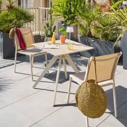 Ensemble table de jardin carrée TERZANO + 2 chaises empilables ESSENTIA Argile