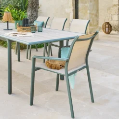 Ensemble table de jardin DILORS + 10 fauteuils empilables ESSENTIA Lin & Laurier