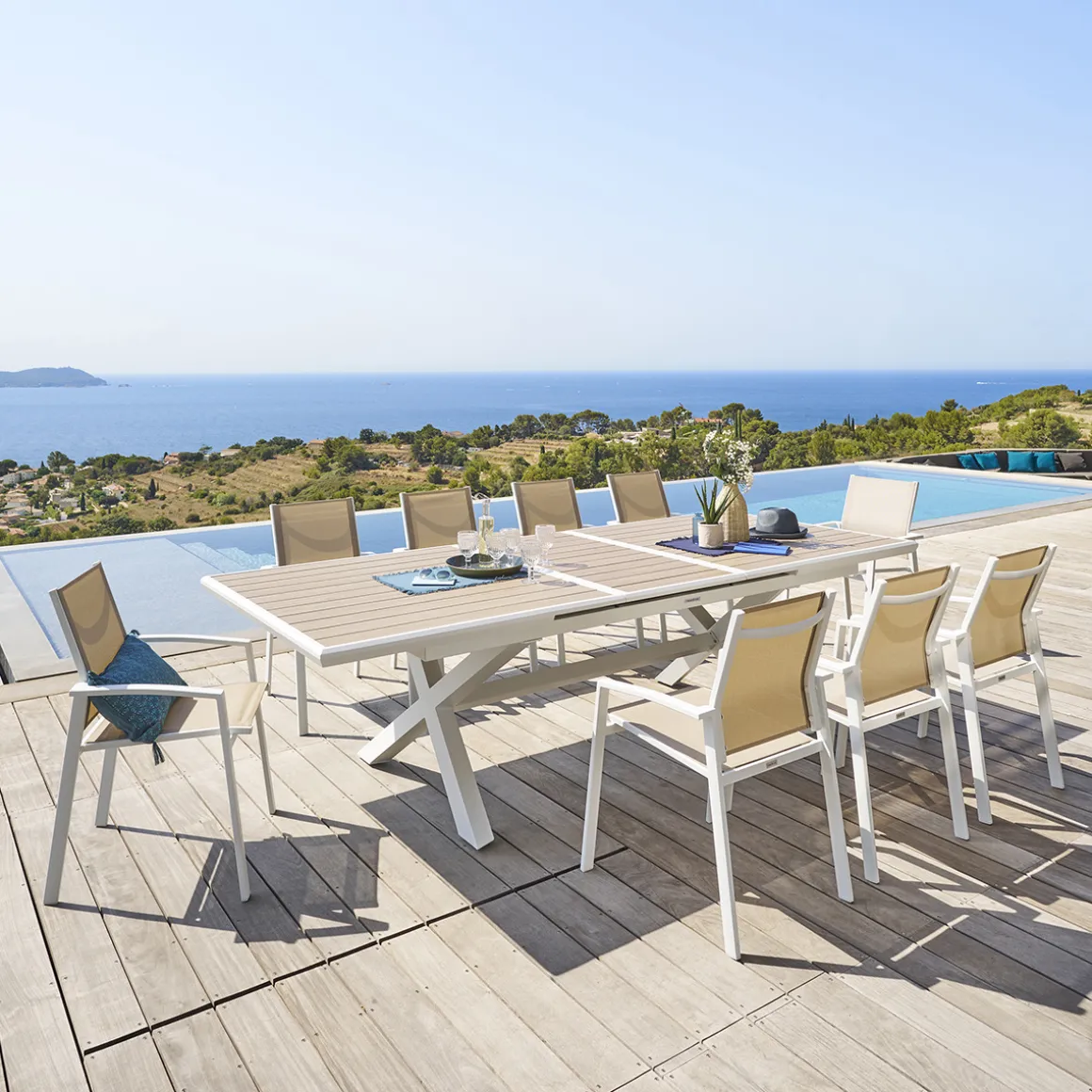 Ensemble table de jardin extensible AXIOME Effet bois + 10 fauteuils AXANT Lin & Blanc