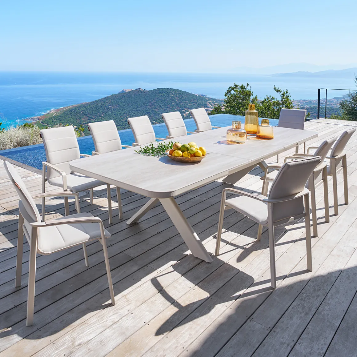 Ensemble table de jardin extensible VOLUPTY + 12 fauteuils DIESE Ficelle & Argile