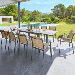 Ensemble table de jardin extensible ÉVASION + 10 fauteuils empilables ESSENTIA Laurier & Lin