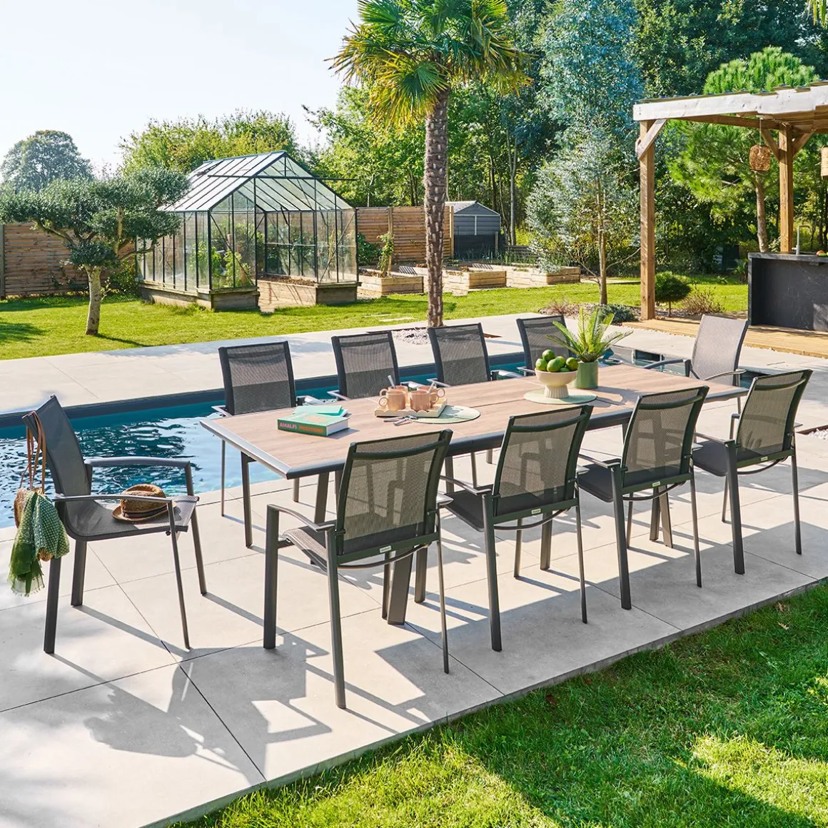 Ensemble table de jardin extensible PAVANE + 10 fauteuils AXANT Truffe & Graphite