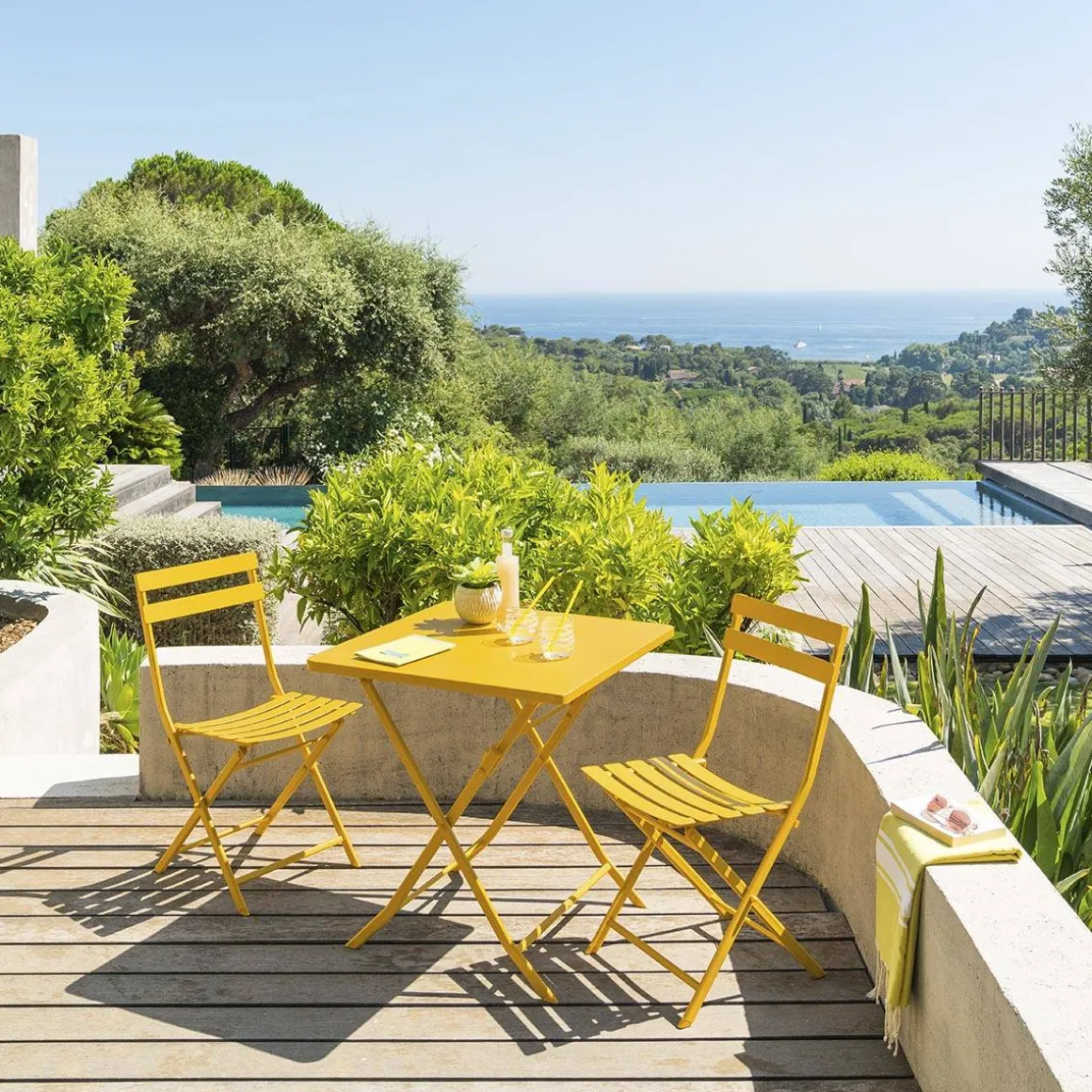 Ensemble table de jardin pliante carrée + 2 chaises GREENSBORO Jaune moutarde