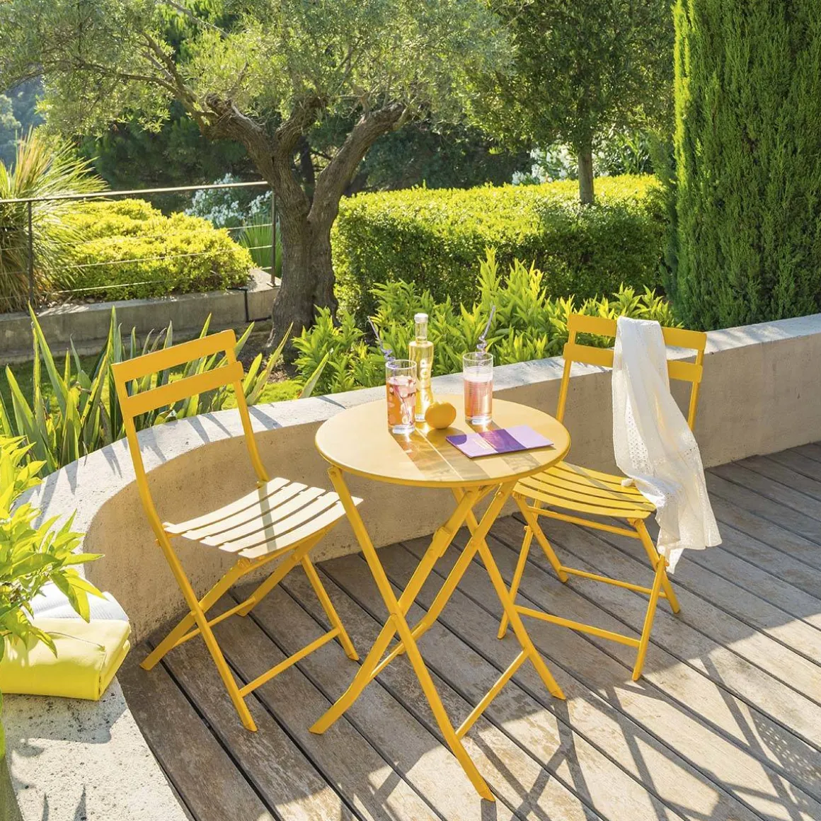 Ensemble table de jardin pliante ronde + 2 chaises GREENSBORO Jaune moutarde