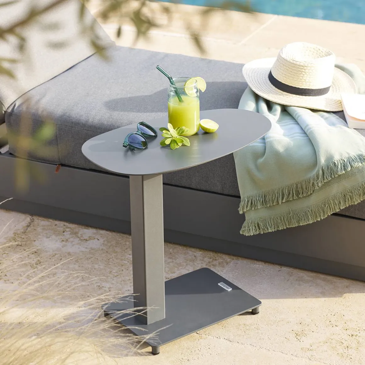 Table d'appoint de jardin ovale VENUZIA Graphite