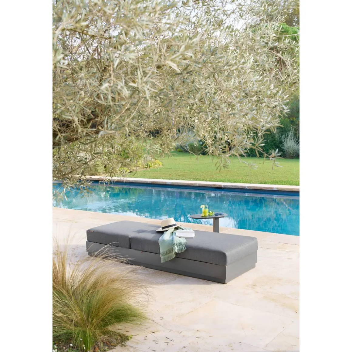 Table d'appoint de jardin ovale VENUZIA Graphite