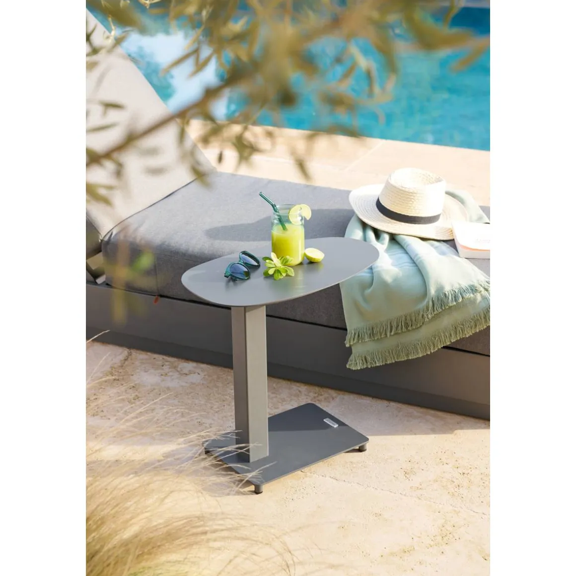 Table d'appoint de jardin ovale VENUZIA Graphite