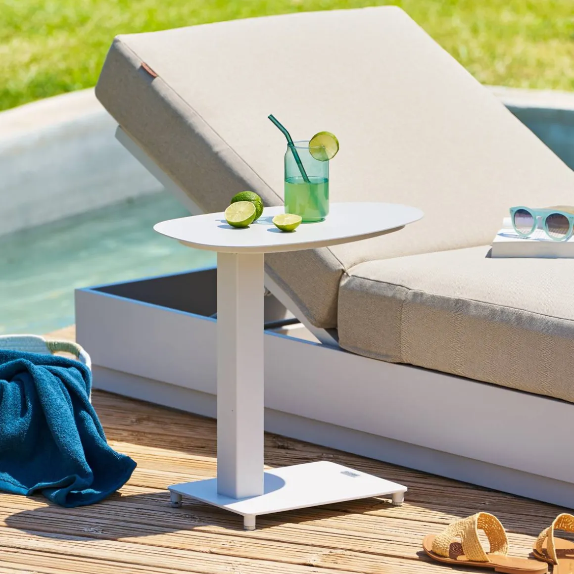 Table d'appoint de jardin ovale VENUZIA Avoine