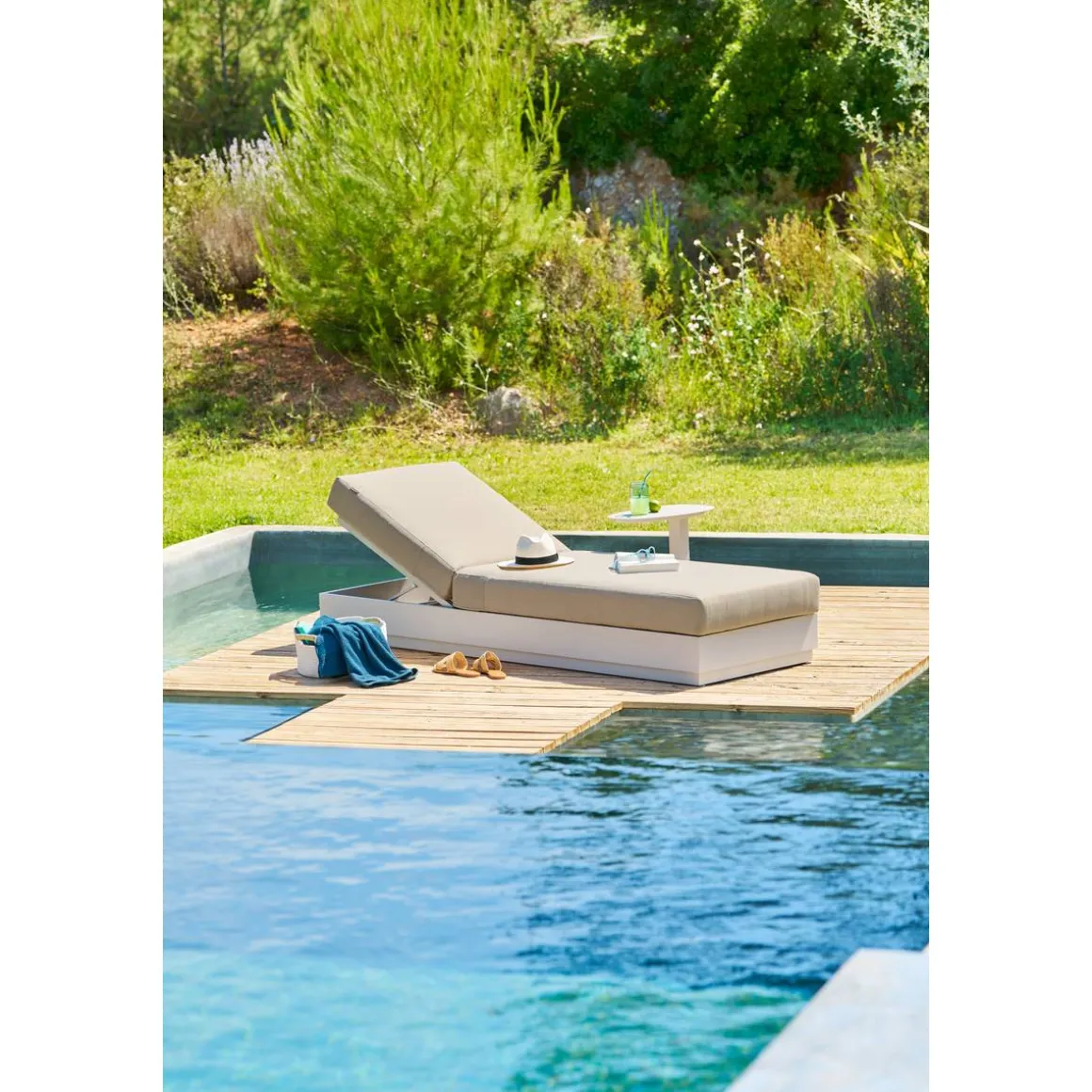 Table d'appoint de jardin ovale VENUZIA Avoine