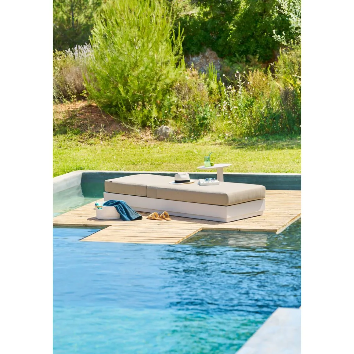 Table d'appoint de jardin ovale VENUZIA Avoine