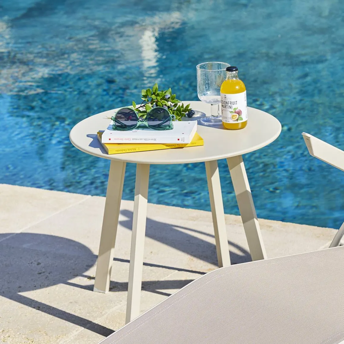 Table d'appoint de jardin rond SAONA Argile
