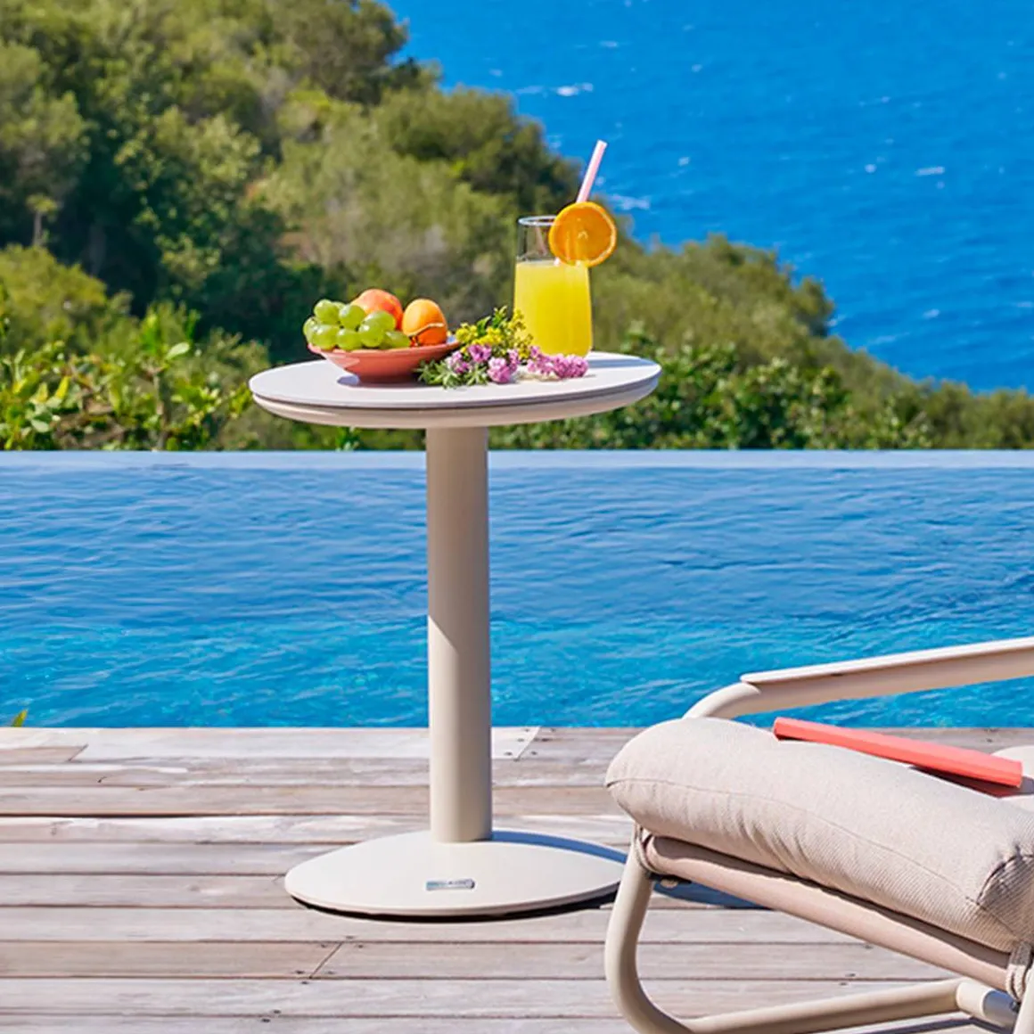 Table d'appoint de jardin ronde SOLETIA Argile