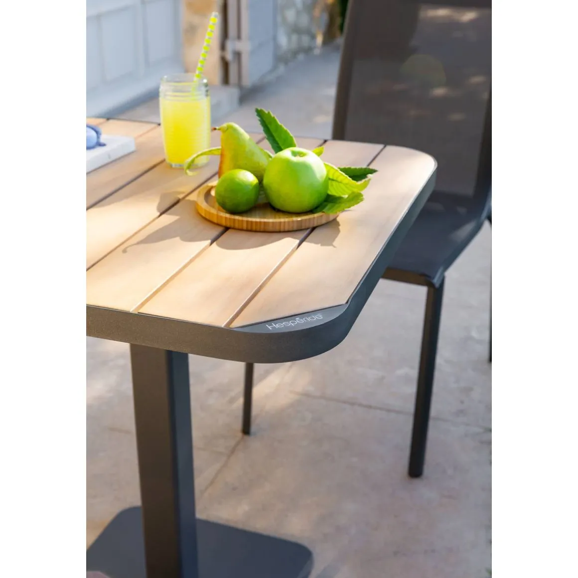Table de jardin bistro TYLA Acacia & Graphite