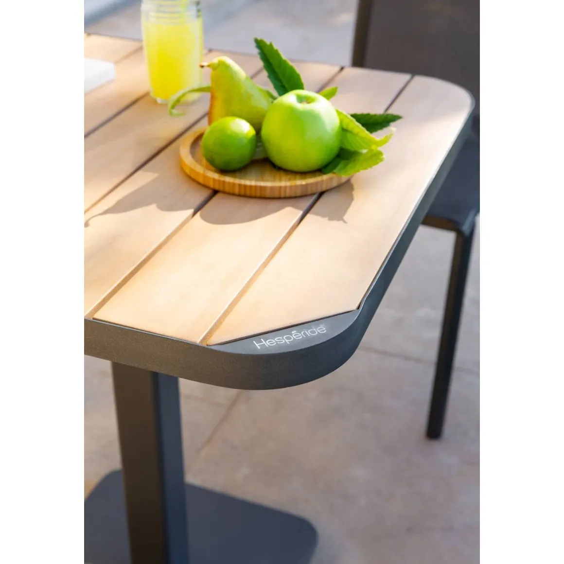 Table de jardin bistro TYLA Acacia & Graphite