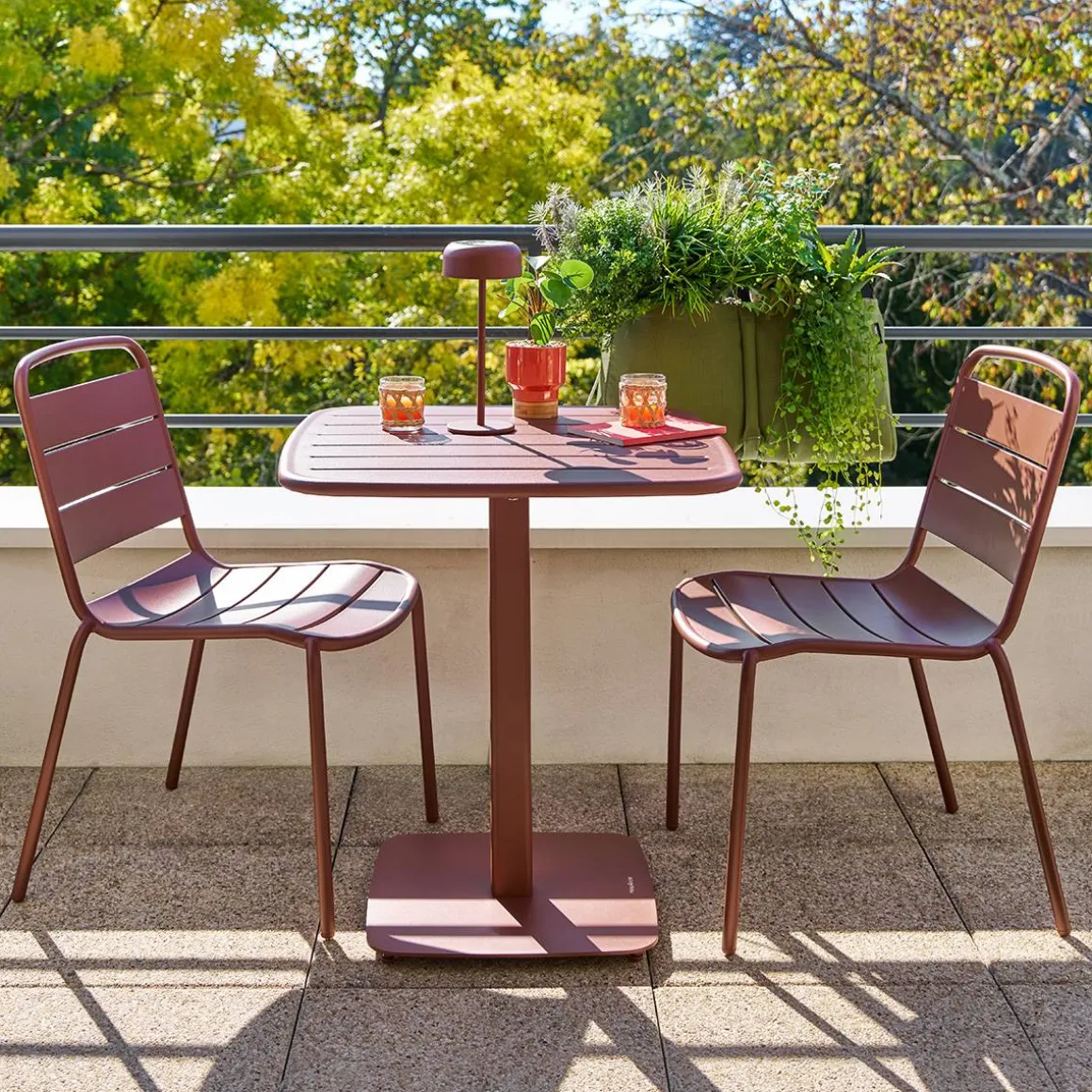 Table de jardin carrée ALEGORIA Acajou